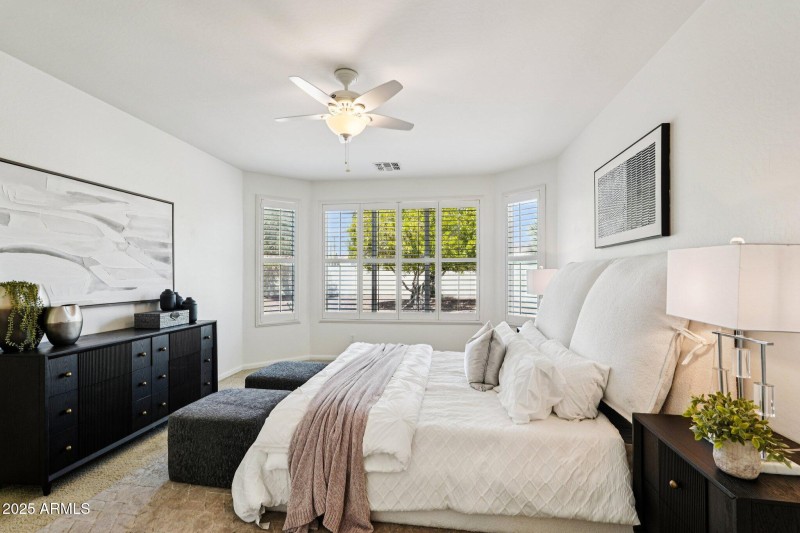 31-web-or-mls-W Almeria Rd-S0910-031