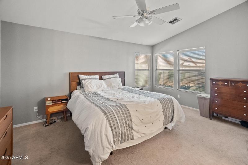 1046 W Tremaine Ave-22