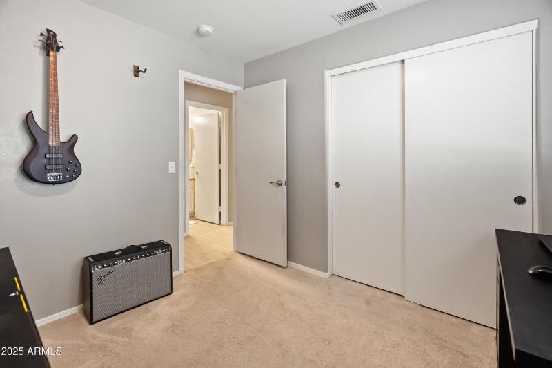 1046 W Tremaine Ave-20