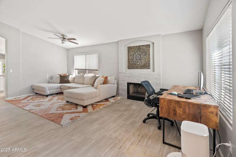 1046 W Tremaine Ave-14