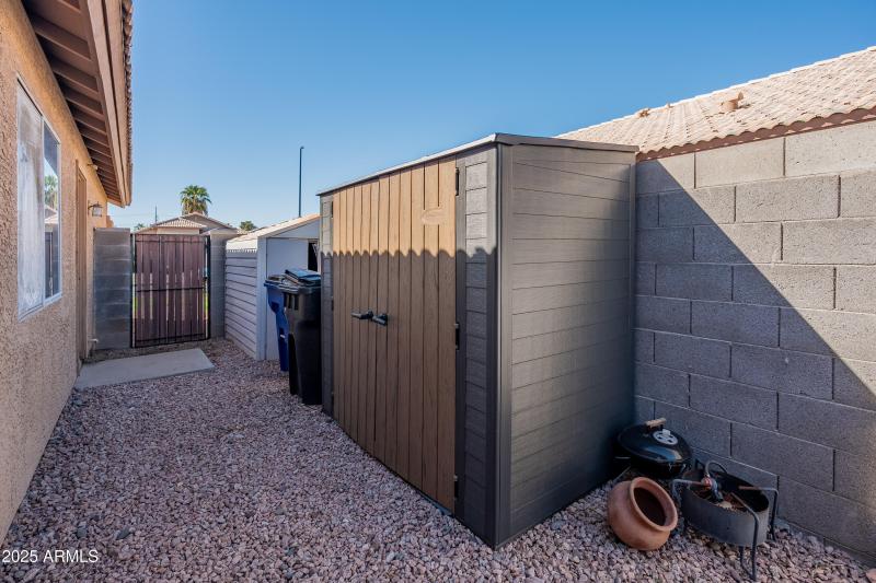 1046 W Tremaine Ave-33