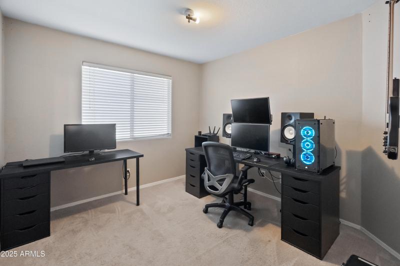 1046 W Tremaine Ave-19