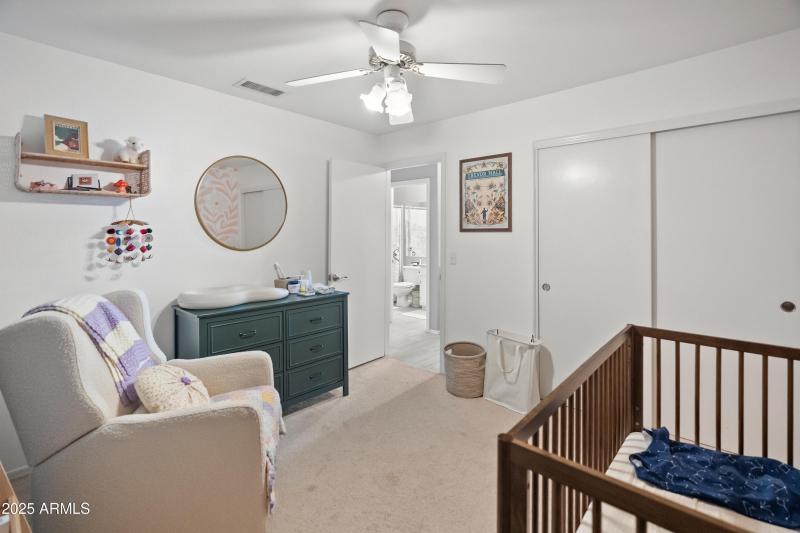 1046 W Tremaine Ave-16