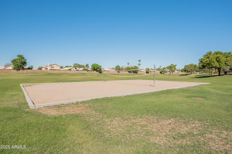 1046 W Tremaine Ave-40