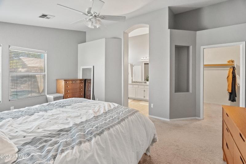 1046 W Tremaine Ave-23