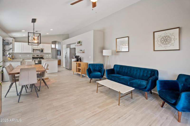 1046 W Tremaine Ave-8