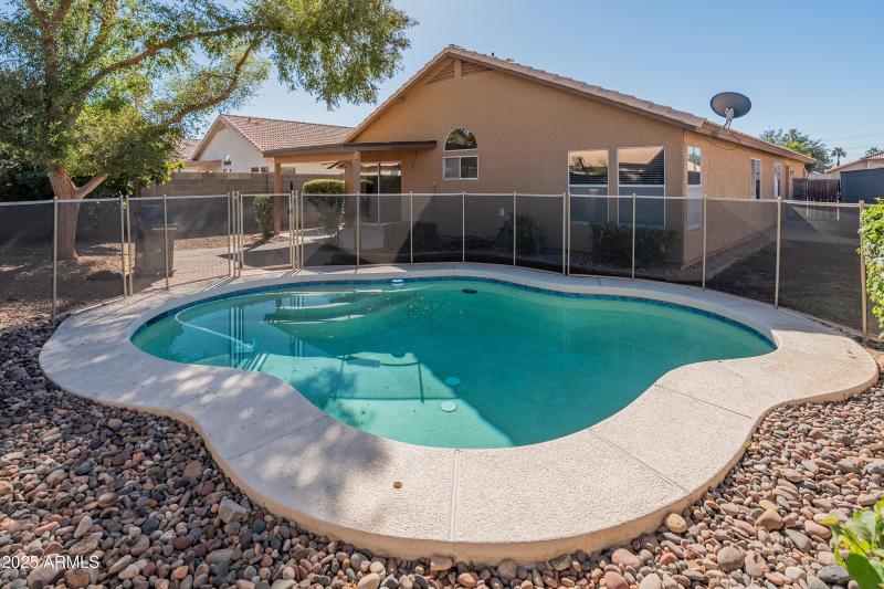 1046 W Tremaine Ave-31