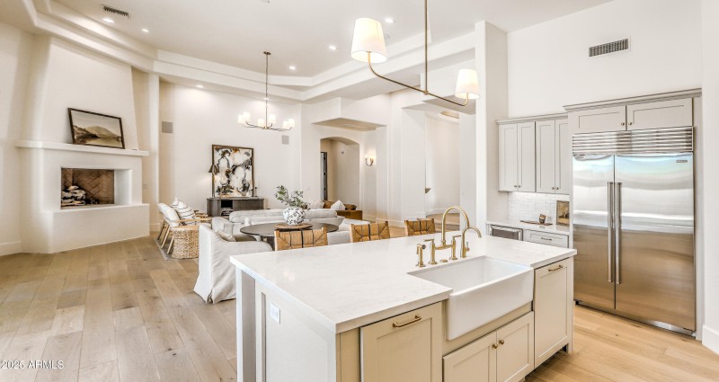 Kitchen toward great rm (other side)