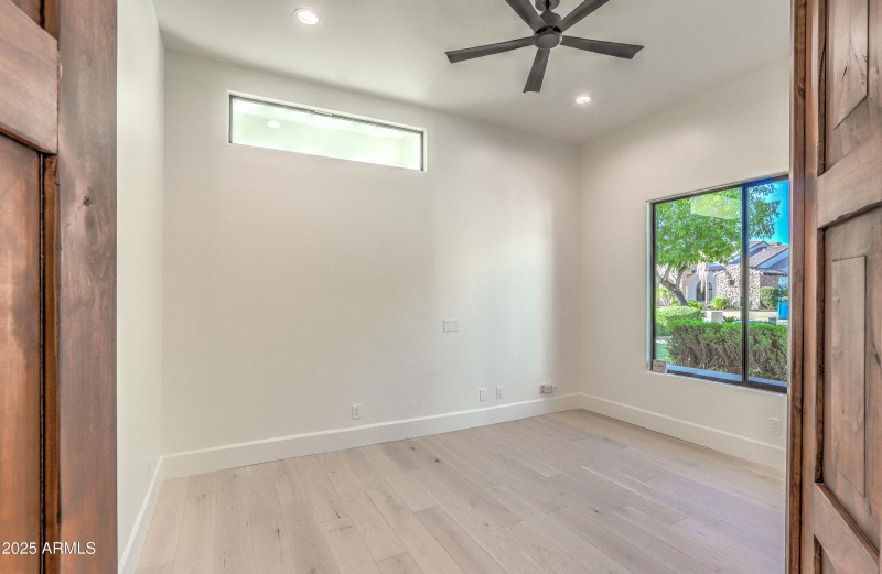 Bedroom 2 w/en suite bath