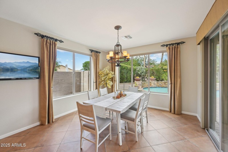 13-web-or-mls-N 163rd Dr-S0910-013