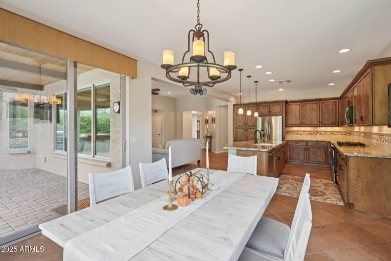 15-web-or-mls-N 163rd Dr-S0910-015