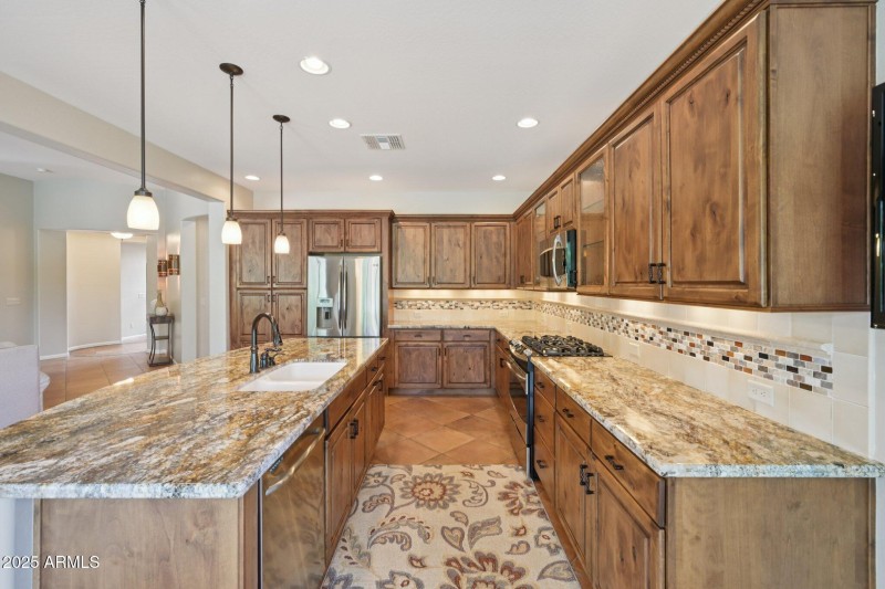 22-web-or-mls-N 163rd Dr-S0910-022