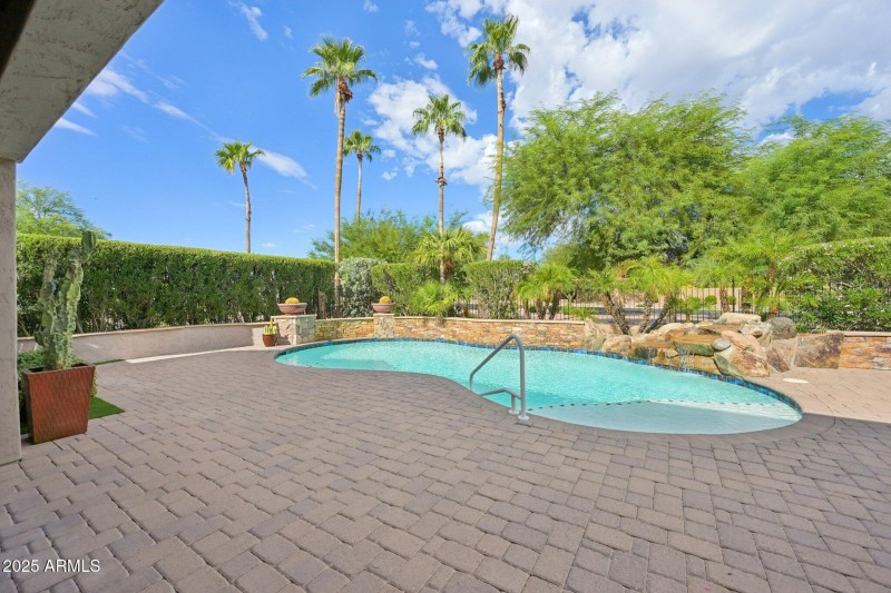 39-web-or-mls-N 163rd Dr-S0910-039