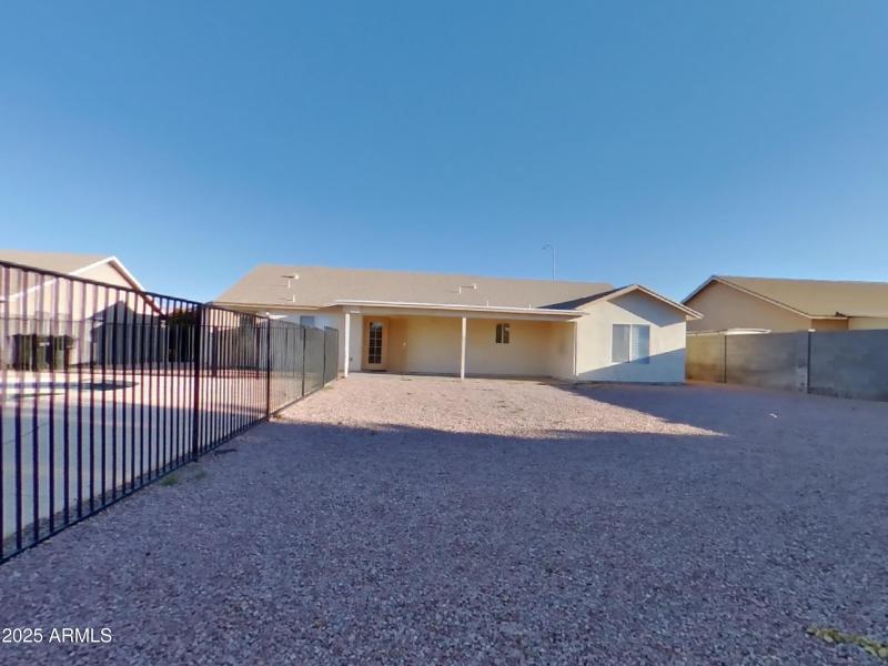 16_pc_SRwxKbxhFc_CeSXXEkCo2_center_0