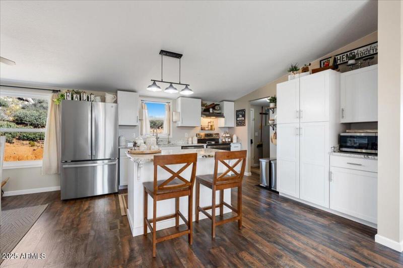 14-Kitchen & Bar Area