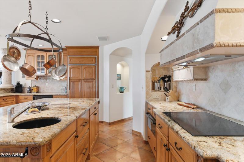 Custom range hood/Electric cooktop