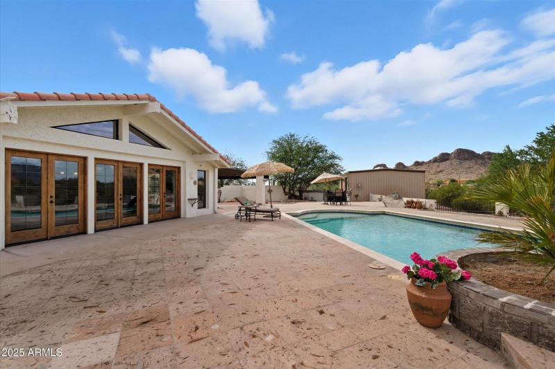 Huge Canterra Tile patio