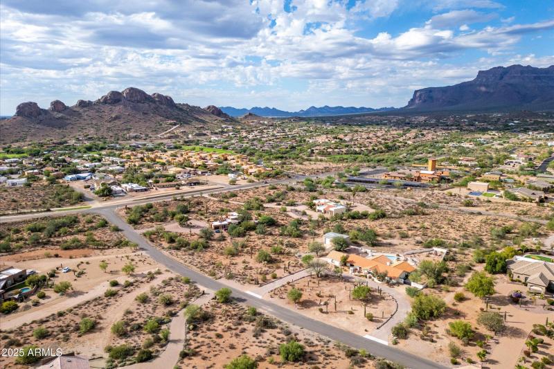 Superstition & Dinosaur Mtn views