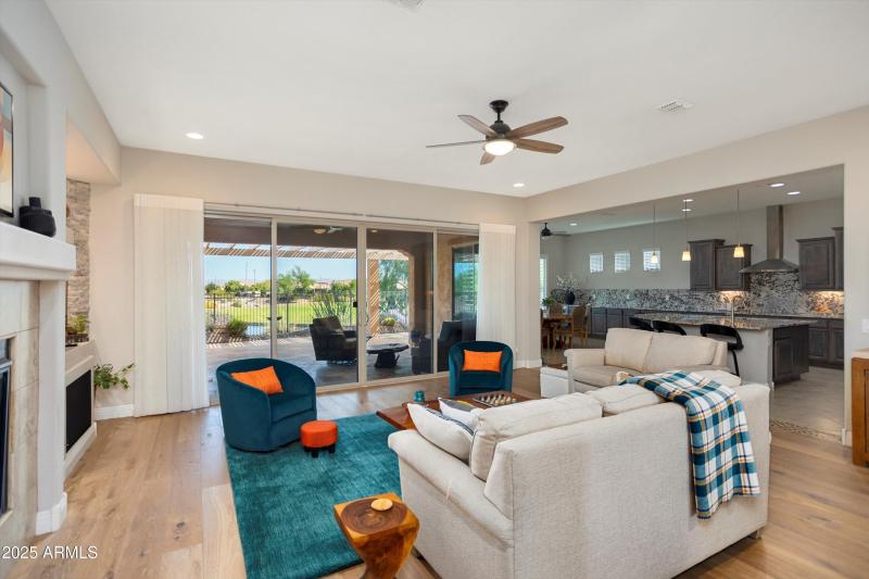 09-26534 W Abraham Ln