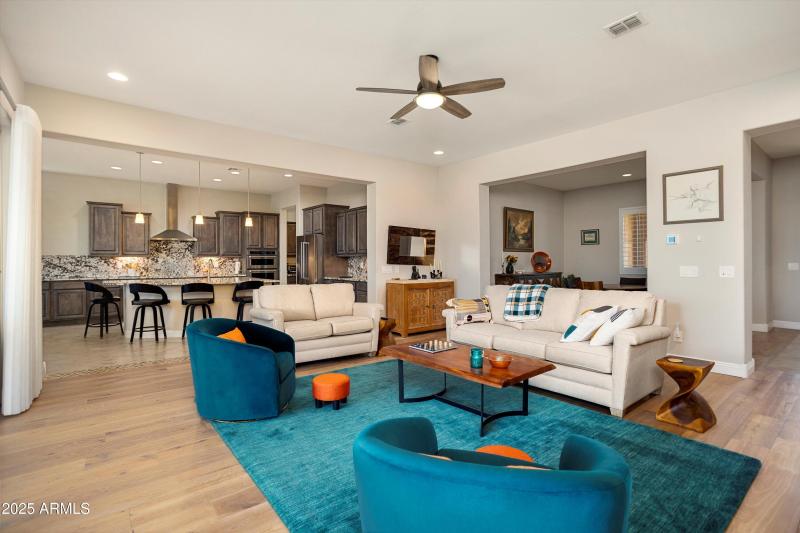 13-26534 W Abraham Ln