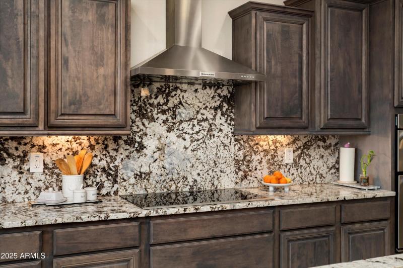 18-26534 W Abraham Ln