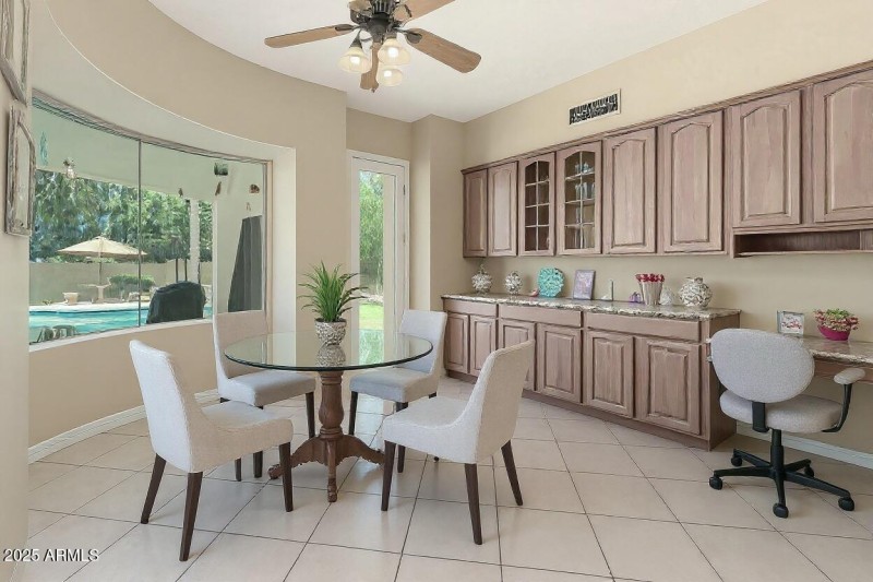 14 Staged Eating Area in Kitchen