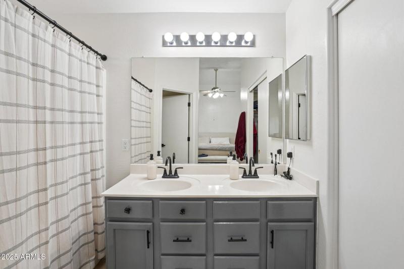 26-web-or-mls-W Two Guns Trail-S0910-026