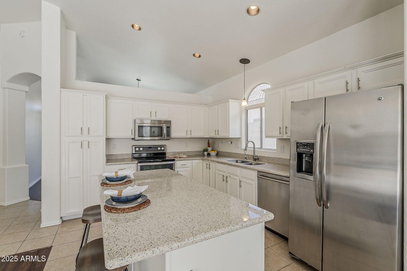 21-web-or-mls-Erie-20