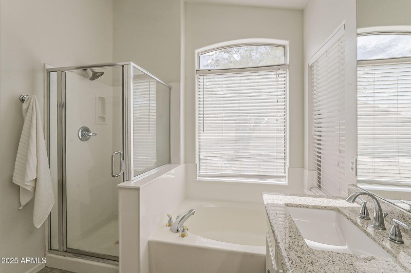 31-web-or-mls-Erie-30