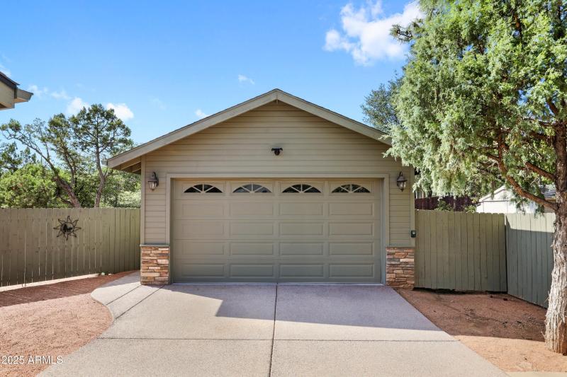 Detached Garage