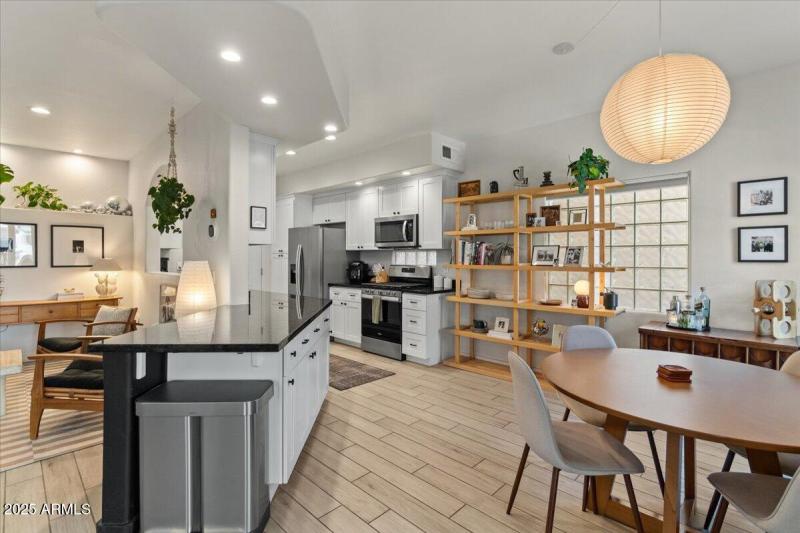 18-Dining and Kitchen