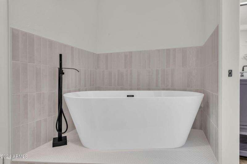 18-web-or-mls-2505 N 61st Way-18