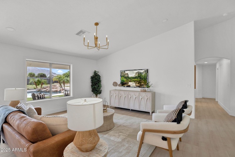 5-web-or-mls-18047 E Vencino-5