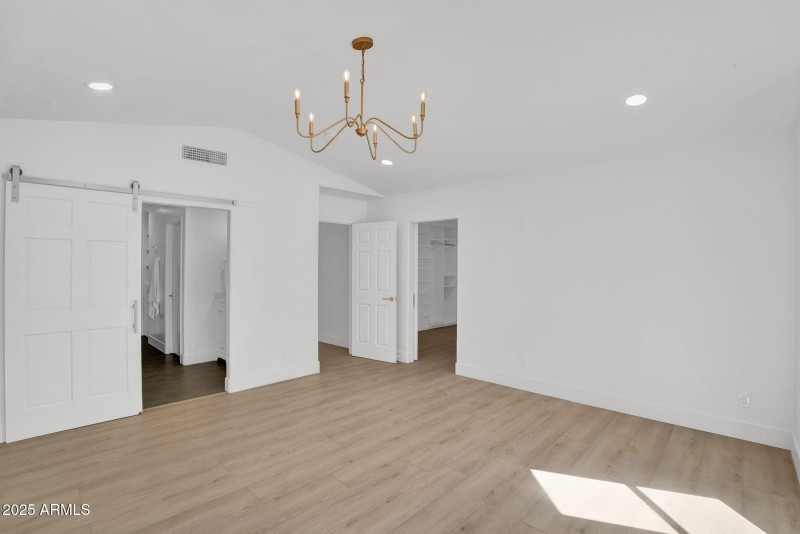 21-web-or-mls-18047 E Vencino-25