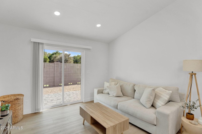 51-web-or-mls-18047 E Vencino-7