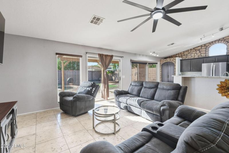 8-web-or-mls-Clair-8