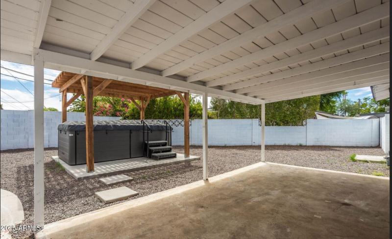 4721 Covered patio