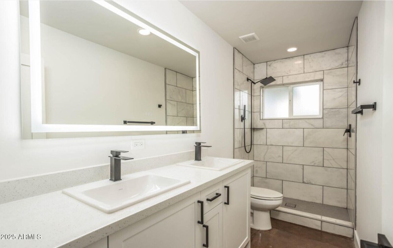 4729 hall bathroom