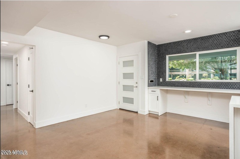 4729 front door view