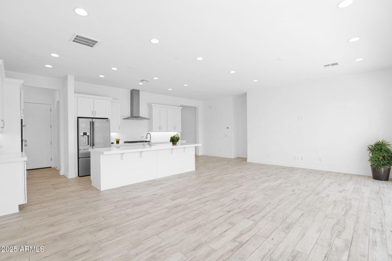 5641 Sayan - 10Kitchen