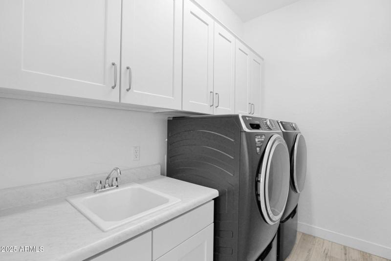 5641 Sayan - 27Laundry Room