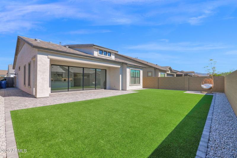 5641 Sayan - 32Backyard