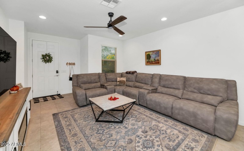 4531 Greenleaf Dr-large-006-012-4531 Gre