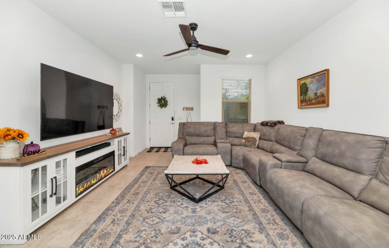 4531 Greenleaf Dr-large-008-026-4531 Gre