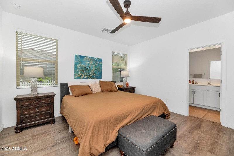 4531 Greenleaf Dr-large-014-022-4531 Gre