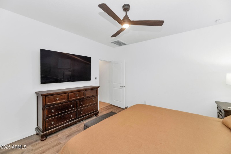 4531 Greenleaf Dr-large-015-016-4531 Gre