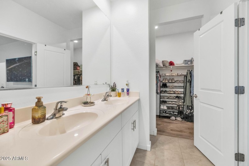 4531 Greenleaf Dr-large-017-014-4531 Gre