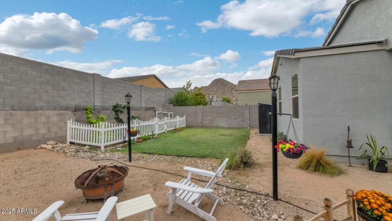 4531 Greenleaf Dr-large-025-011-4531 Gre