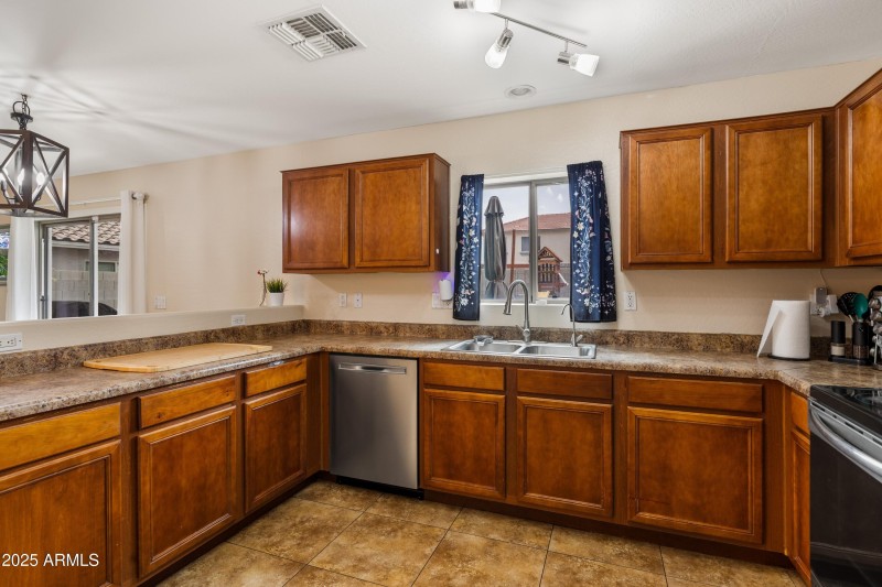 Lots of Counter/Cabinet Space
