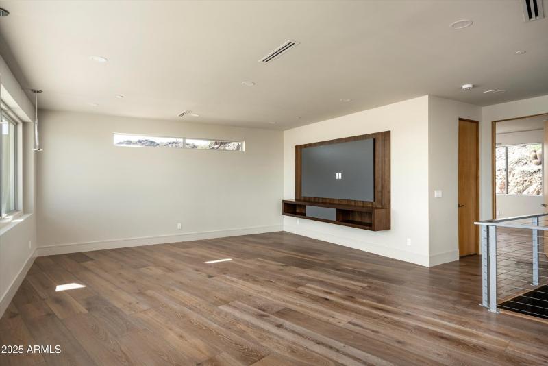 047_Upstairs LandingFlex Space